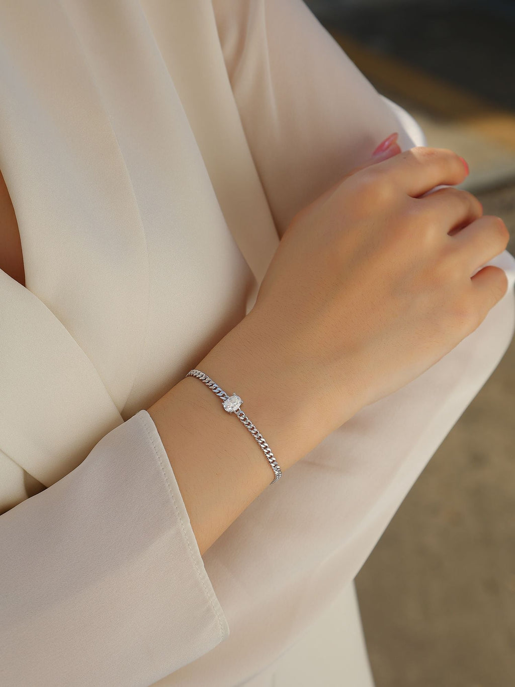 Révélation - Un bracelet de bijoux à la mode orné de moissanite en argent sterling S925 et de diamants plaqués platine, un accessoire en argent de luxe