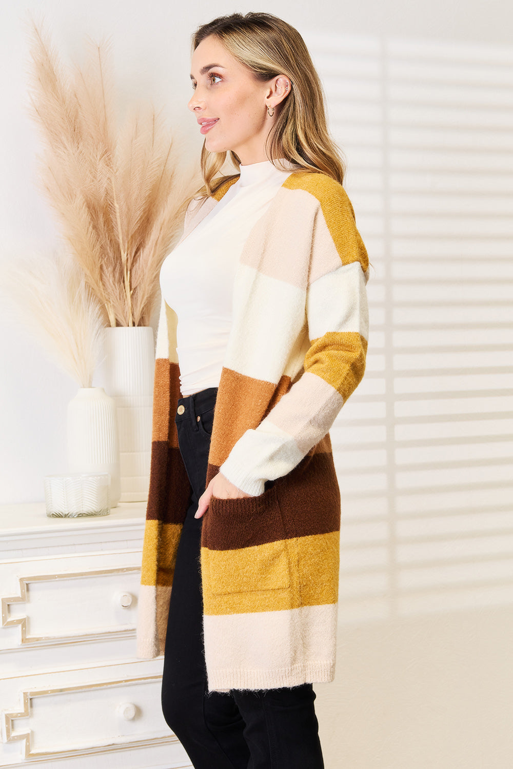 Cardigan mit Farbfeldern, überschnittenen Schultern und Zopfmuster