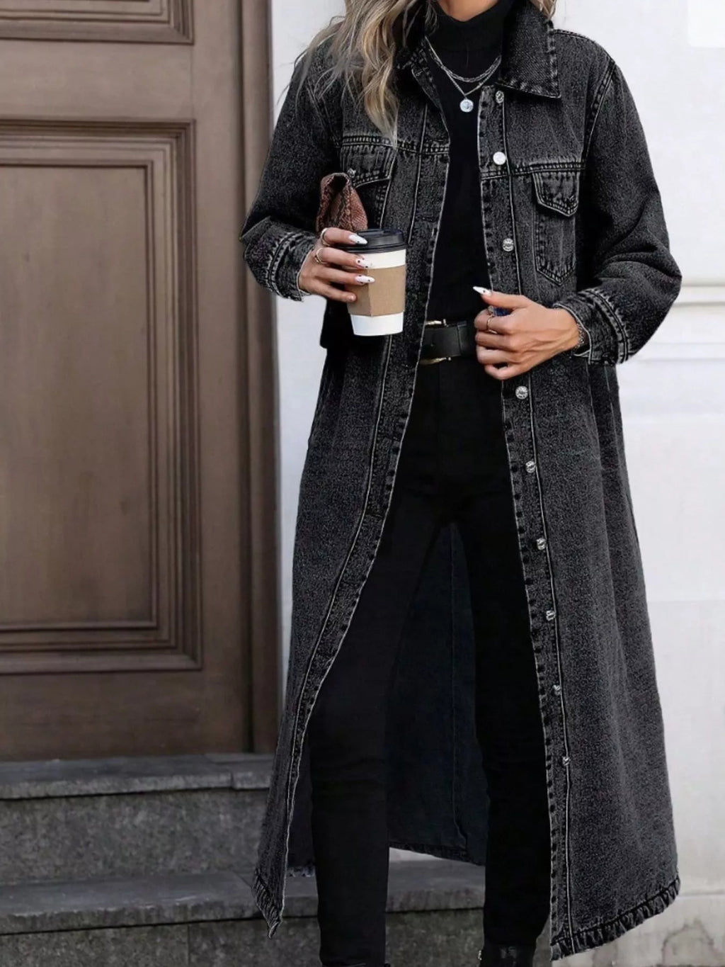Lange Jeansjacke mit Knopfleiste