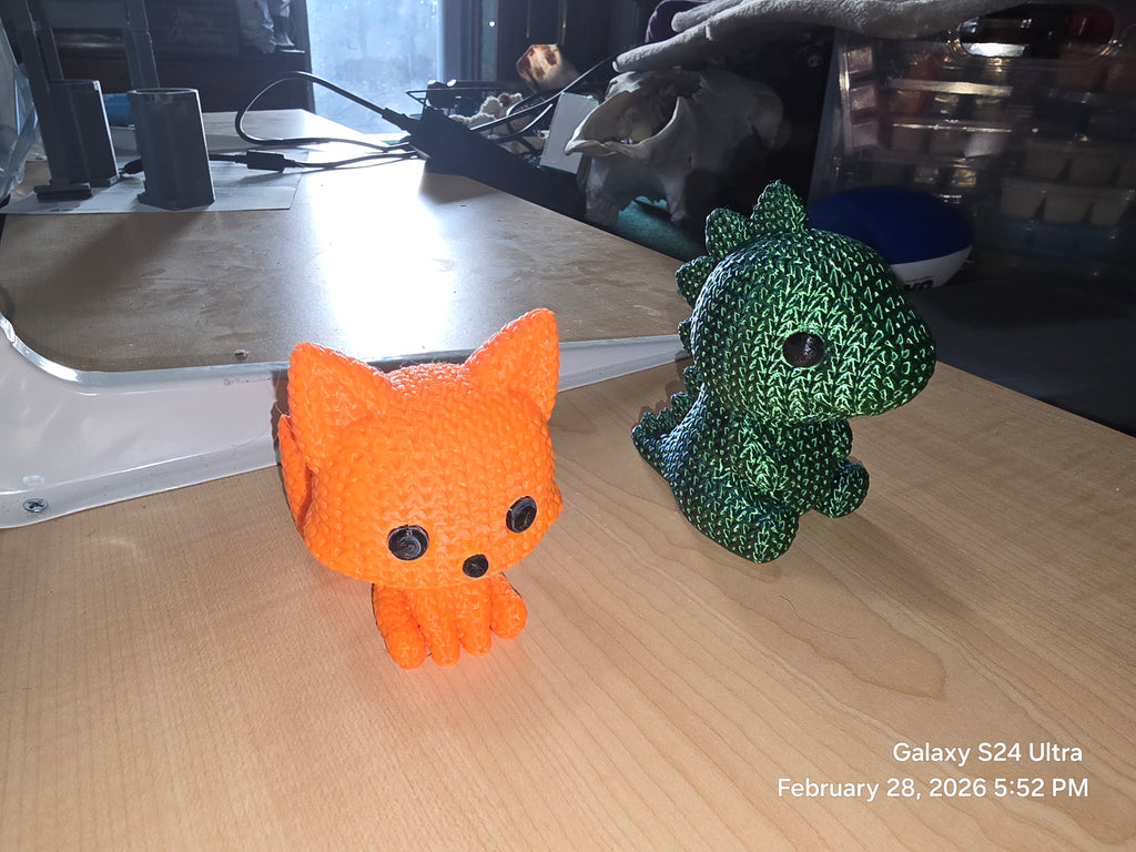 Figuren mit gestrickter Textur