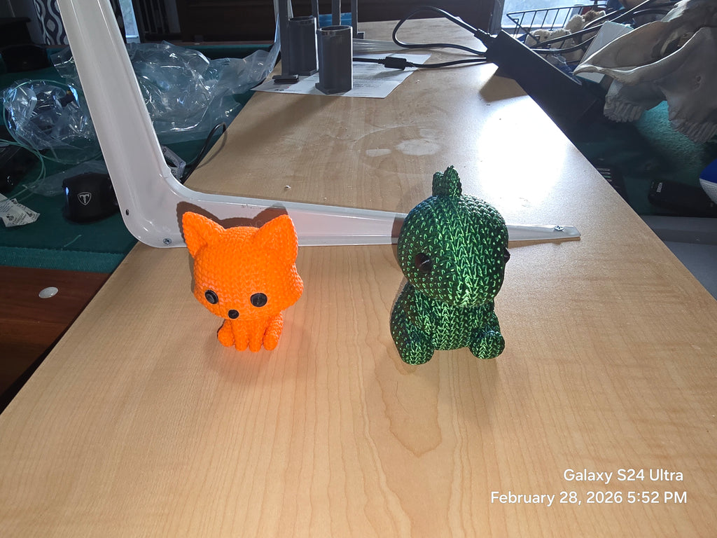 Figuren mit gestrickter Textur