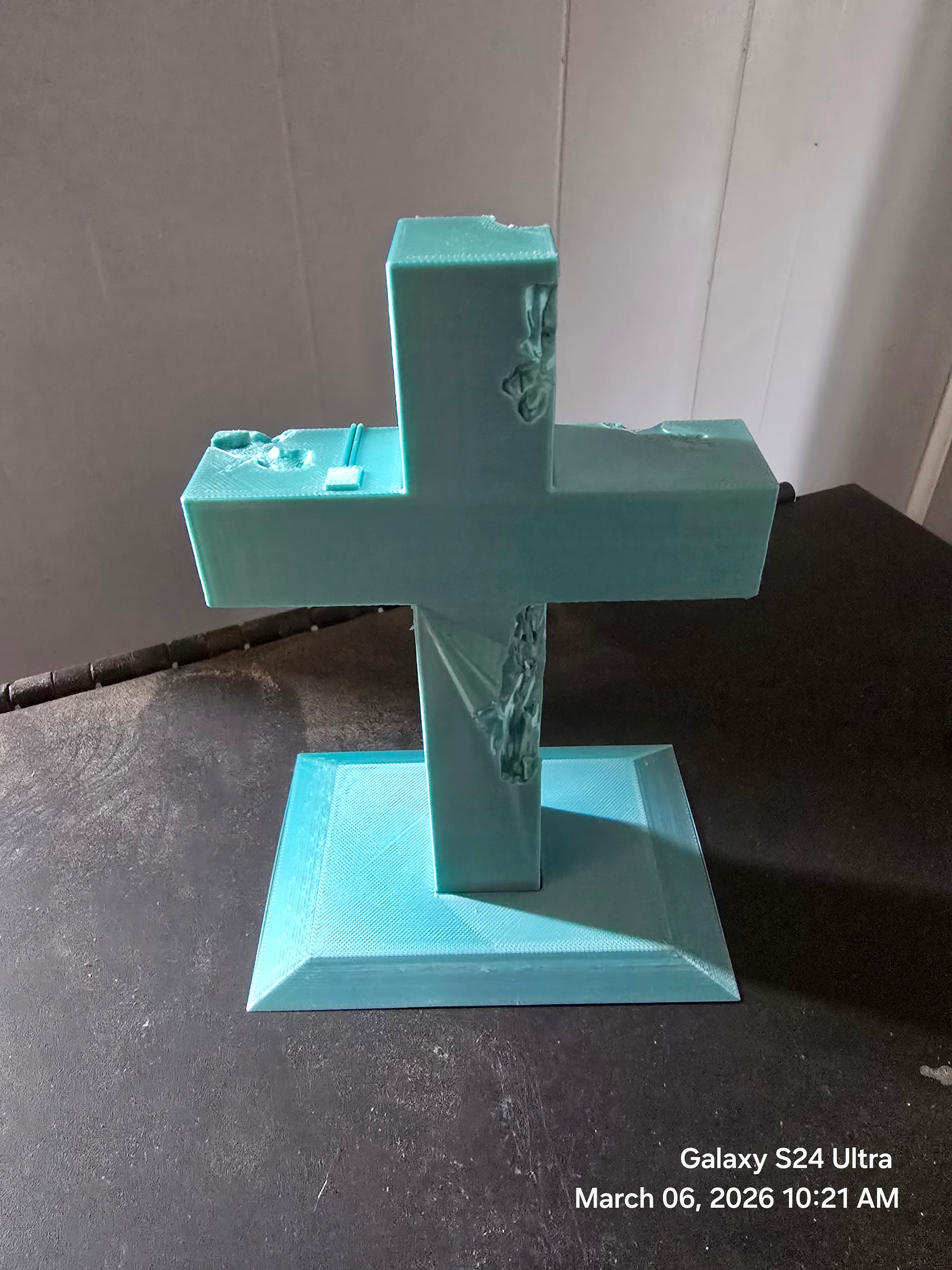 Broken Cross Figurine – Symbol of Redemption and Strength